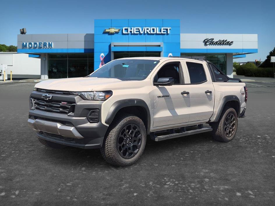 New 2026 Chevrolet Colorado Trail Boss w/ Midnight Edition AWD/4WD image 1