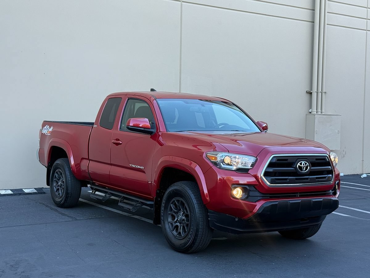 Used 2017 Toyota Tacoma SR5 w/ Tow Package RWD image 29
