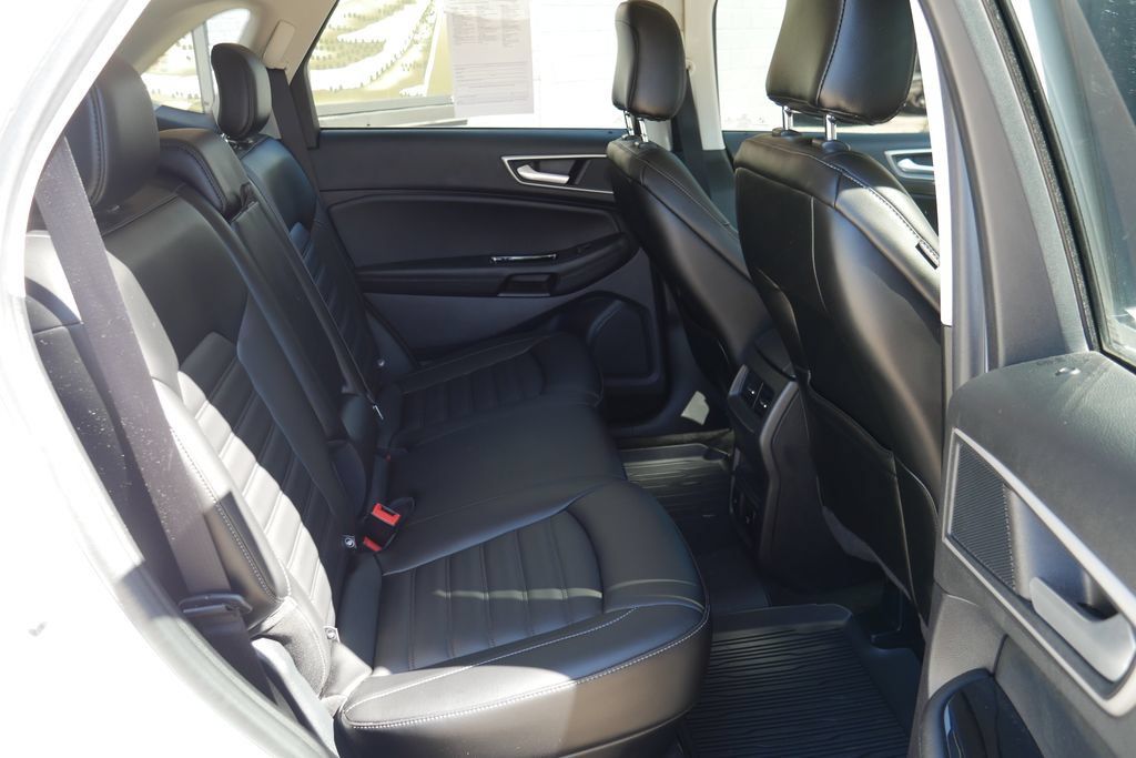 Used 2020 Ford Edge SEL w/ Convenience Package AWD/4WD image 11