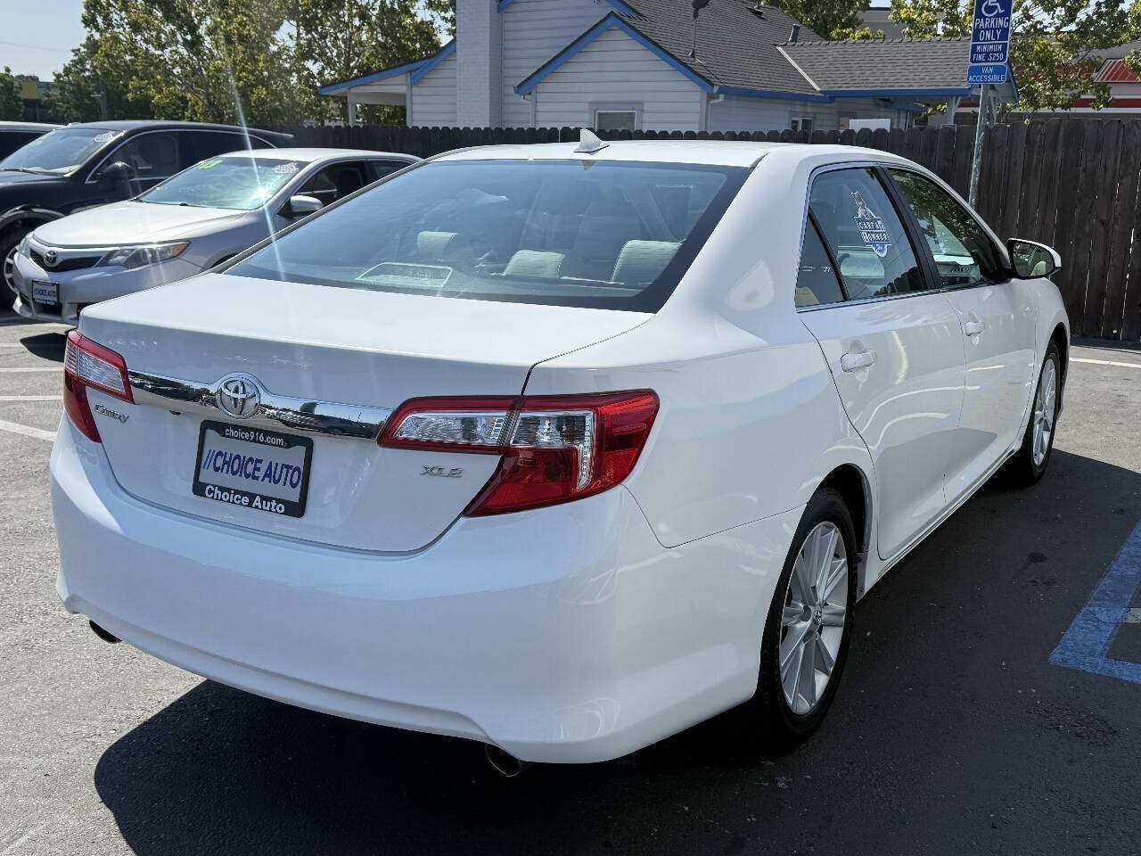 Used 2012 Toyota Camry XLE FWD image 6