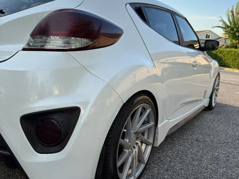 Used 2016 Hyundai Veloster Turbo FWD image 23
