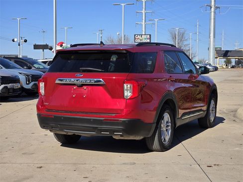 Used 2022 Ford Explorer XLT image 4