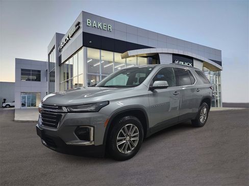 Used 2023 Chevrolet Traverse LT w/ Rear Camera Mirror Package image 1