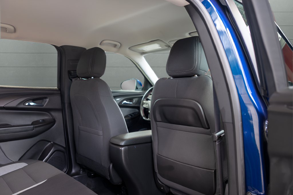Used 2023 Chevrolet TrailBlazer LT FWD image 58