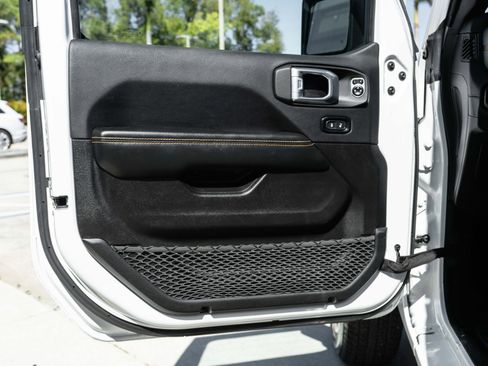 Used 2024 Jeep Wrangler Sahara image 31