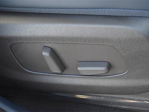 New 2026 Kia Carnival EX image 12