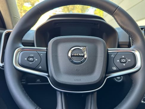 New 2025 Volvo XC40 B5 Core w/ Protection Package Premier image 22