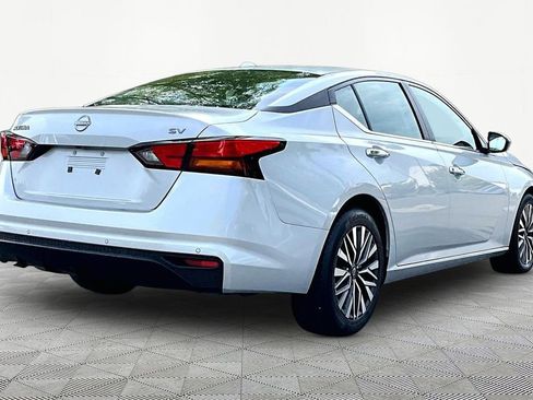 Used 2024 Nissan Altima 2.5 SV FWD image 6