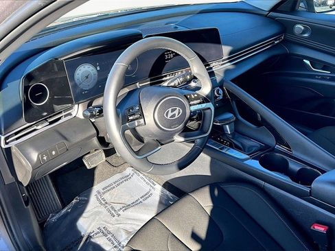 Used 2024 Hyundai Elantra SEL w/ Convenience Package image 14