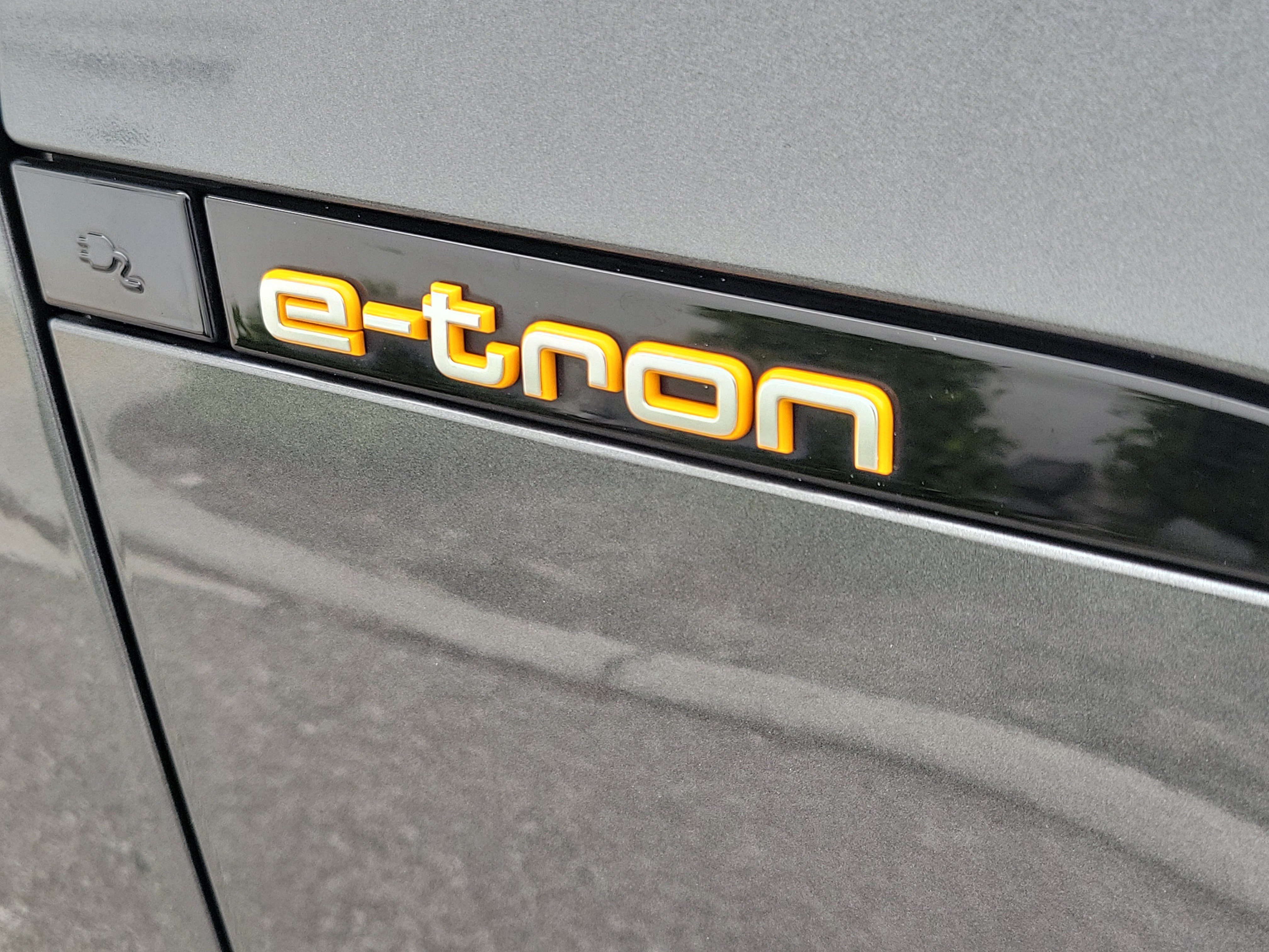Used 2021 Audi e-tron Premium Plus w/ Premium Plus Package AWD/4WD image 13