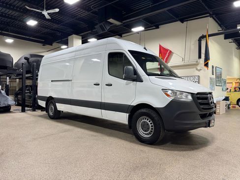Used 2020 Mercedes-Benz Sprinter 2500 image 3