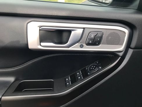 Used 2020 Ford Explorer Limited w/ Class III Trailer Tow Package image 13