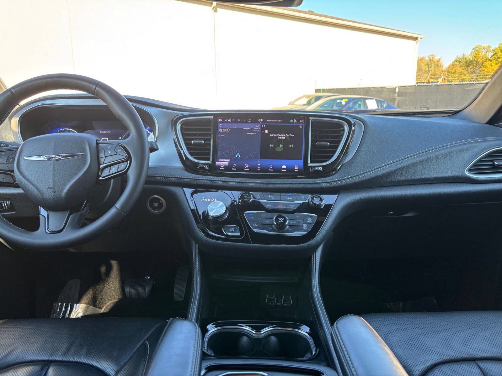 Used 2025 Chrysler Pacifica Limited FWD image 16