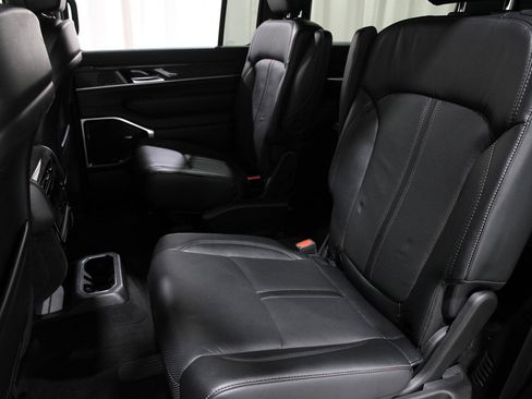 Used 2022 Jeep Wagoneer Series III w/ Premium Group I image 20