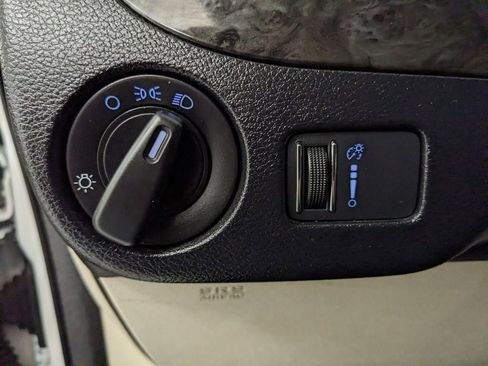 Used 2019 Dodge Grand Caravan SE FWD image 32