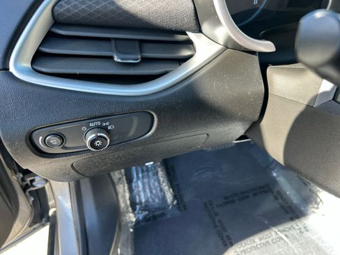 Used 2022 Chevrolet Malibu LT image 13