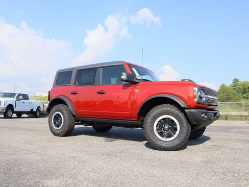 New 2023 Ford Bronco Badlands w/ Sasquatch Package AWD/4WD image 1