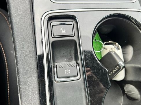 Used 2017 Jaguar F-PACE Prestige image 39