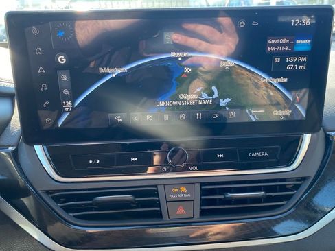 Used 2024 Nissan Altima 2.5 SR w/ SR Premium Package image 23