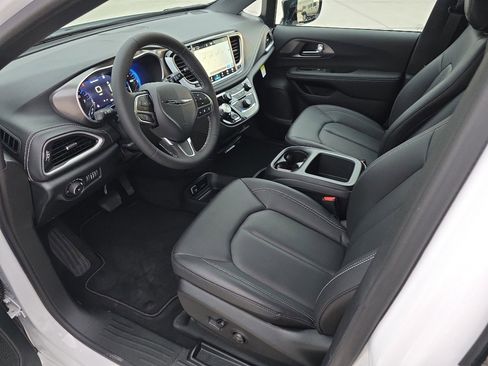 New 2026 Chrysler Pacifica Select image 14