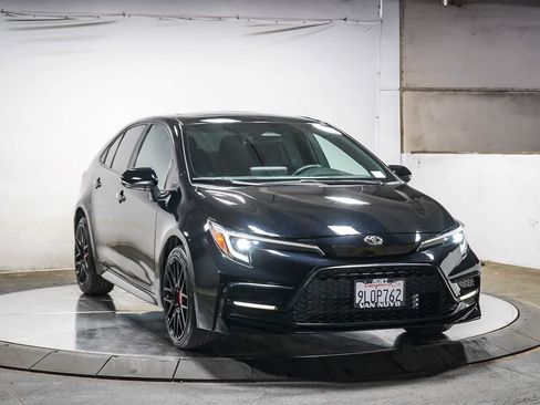 Used 2024 Toyota Corolla SE w/ SE Premium Package FWD image 2