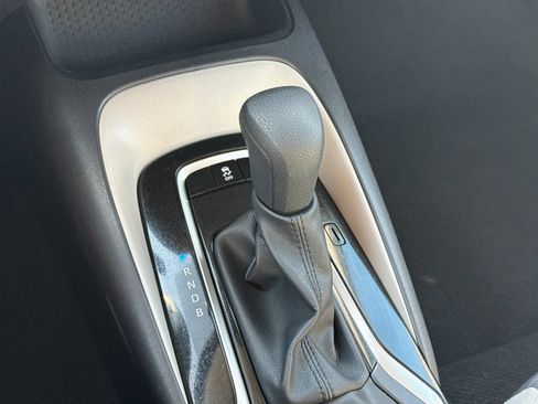Used 2025 Toyota Corolla LE FWD image 17