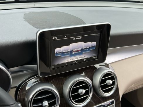 Used 2019 Mercedes-Benz GLC 300 4MATIC image 16