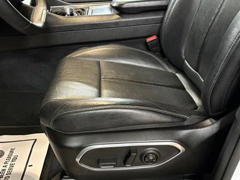Used 2024 Jeep Wagoneer Series II w/ Flexible Seating Group AWD/4WD image 5