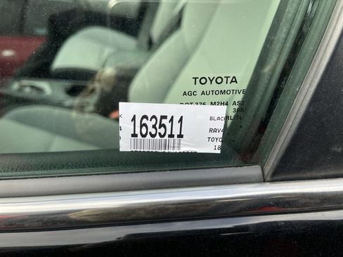 Certified 2018 Toyota RAV4 XLE image 3