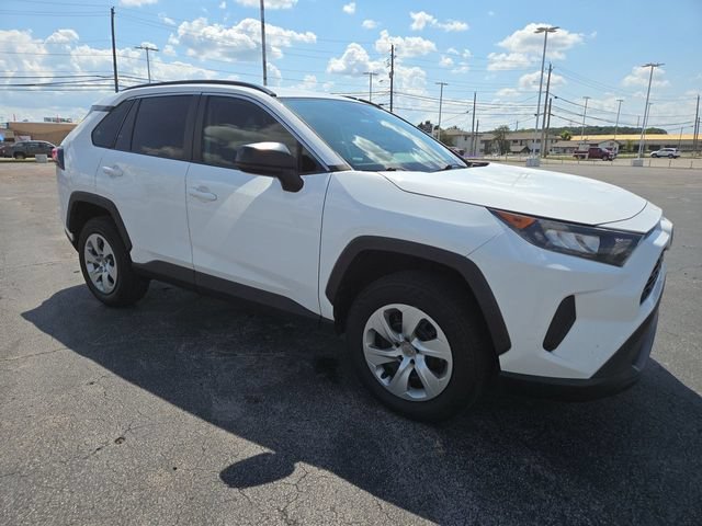 Used 2019 Toyota RAV4 LE FWD image 2