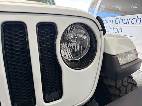 Used 2020 Jeep Wrangler Unlimited Sahara image 7