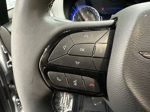 Used 2026 Chrysler Pacifica Limited w/ S Appearance Package FWD image 32