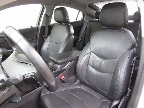 Used 2017 Chevrolet Volt Premier w/ Driver Confidence II Package image 10