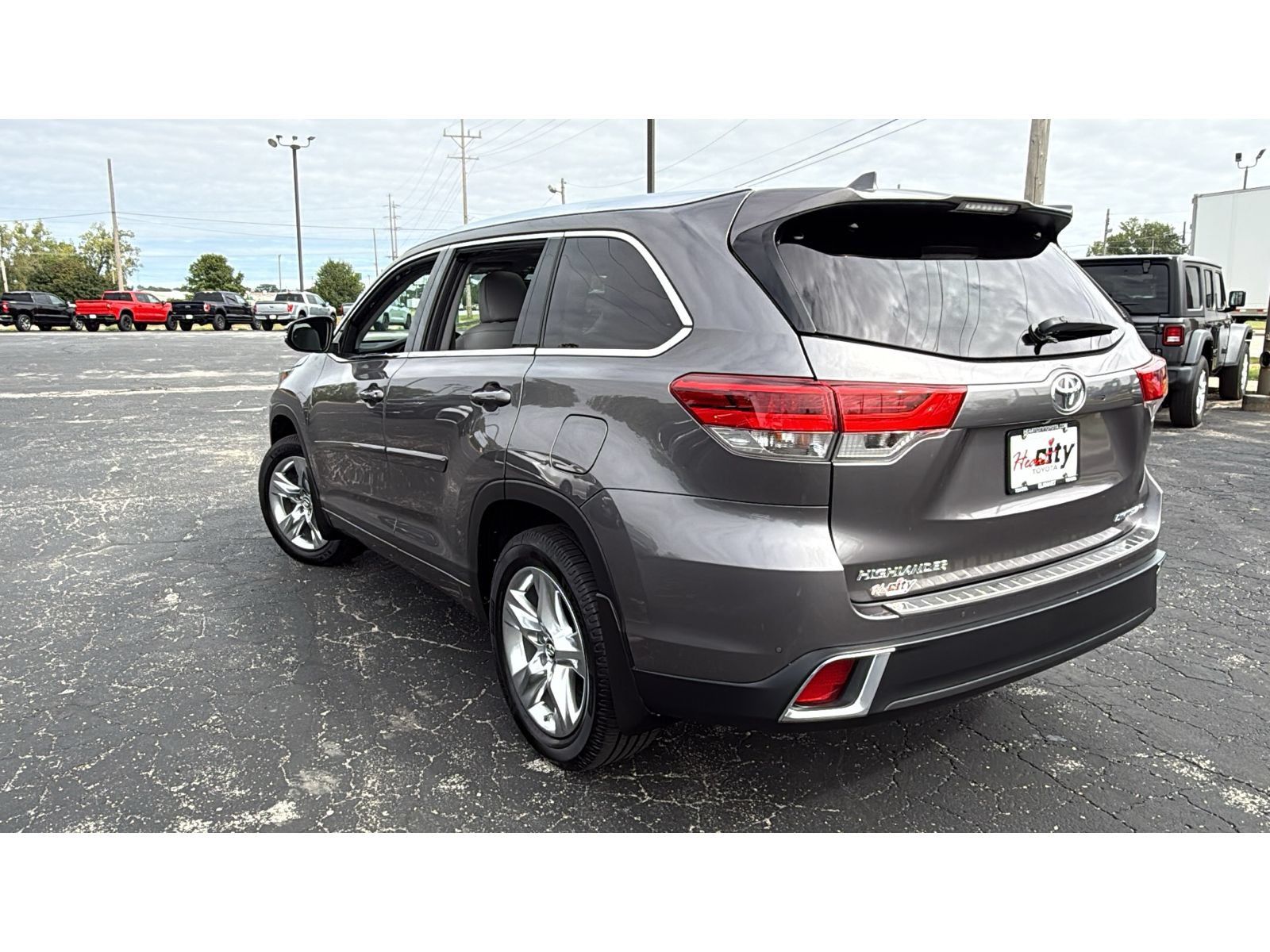 Used 2019 Toyota Highlander Limited AWD/4WD image 5
