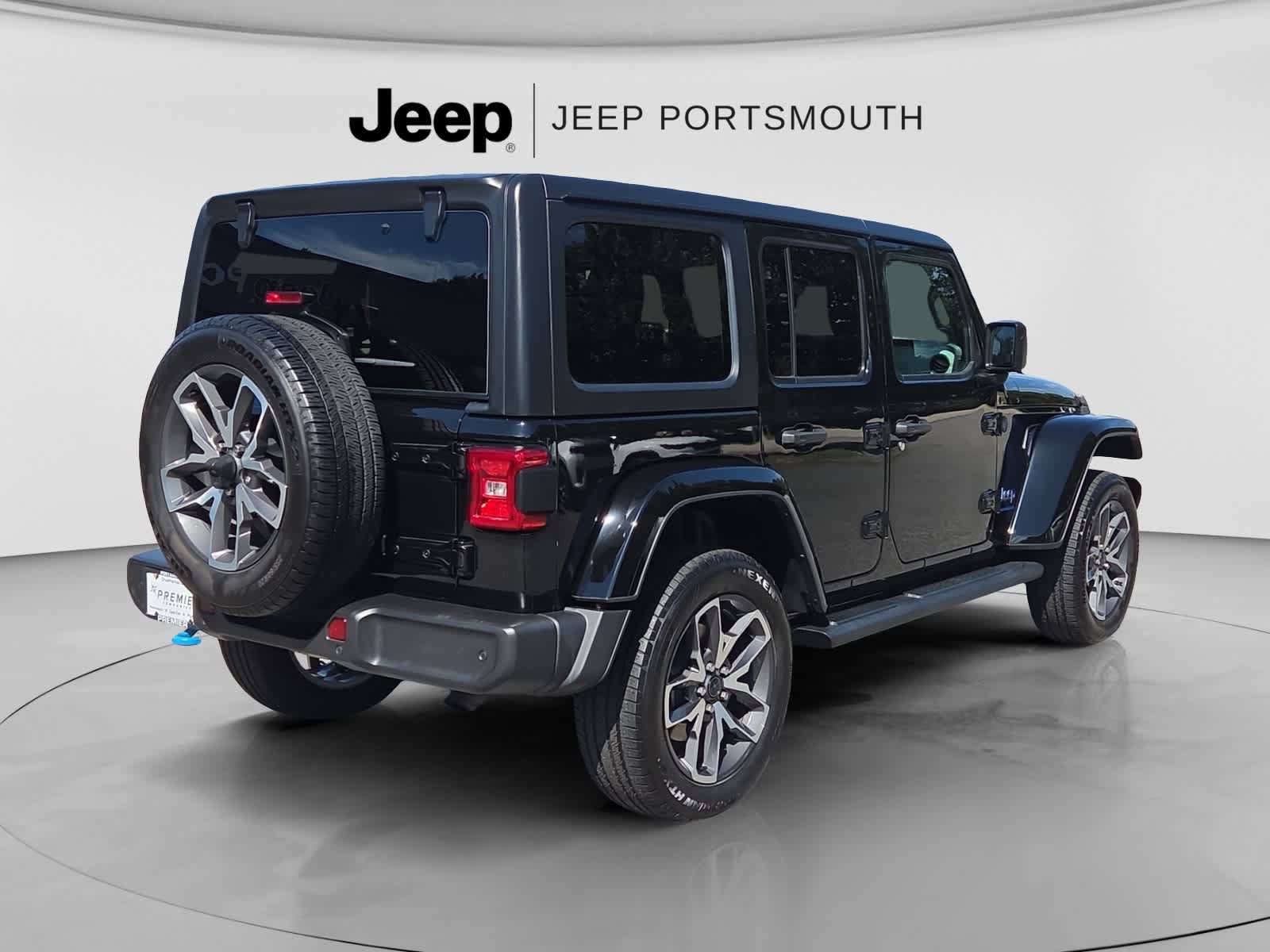 Used 2024 Jeep Wrangler Unlimited w/ Convenience Group AWD/4WD image 7