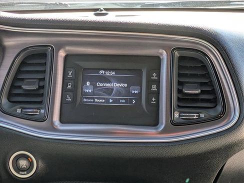 Used 2015 Dodge Challenger SXT image 18