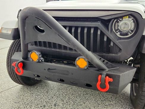 Used 2023 Jeep Gladiator Overland AWD/4WD image 27