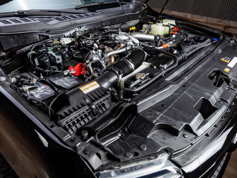 Used 2024 Ford F350 Platinum w/ FX4 Off-Road Package image 41