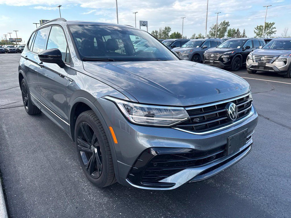 Used 2024 Volkswagen Tiguan SE R-Line w/ MDO Package, Two-Row AWD/4WD image 1