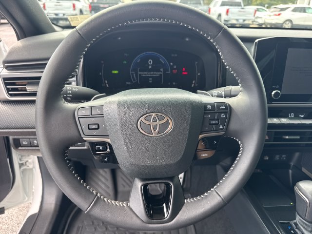 Used 2026 Toyota Camry Hybrid FWD image 19