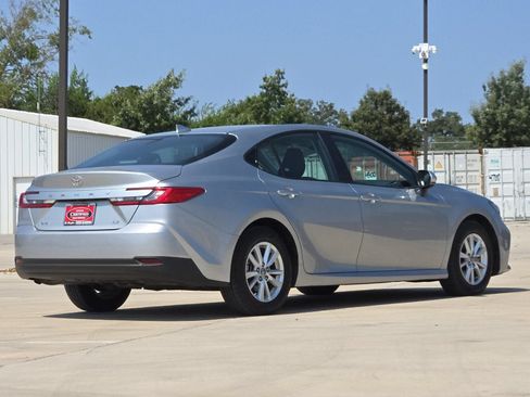 Used 2025 Toyota Camry LE FWD image 5