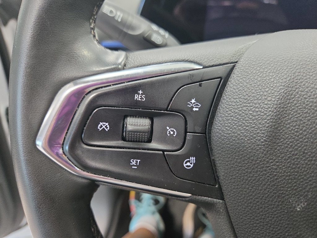 Used 2025 Chevrolet Trax LT w/ LT Convenience Package FWD image 30