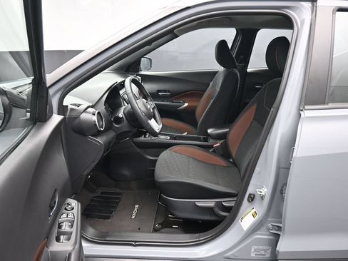 Used 2023 Nissan Kicks SR FWD image 11