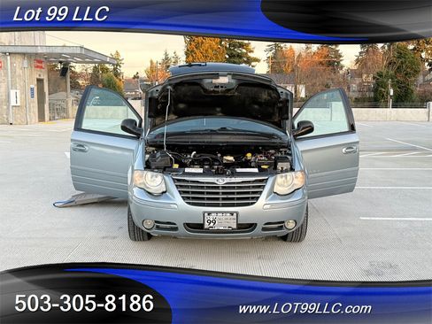Used 2005 Chrysler Town & Country Touring w/ Luxury Group image 27