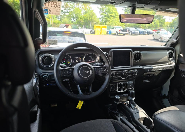 Used 2023 Jeep Wrangler Unlimited w/ 8.4" Radio Group AWD/4WD image 15