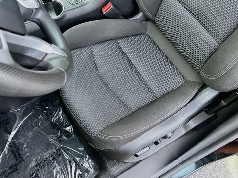 Used 2024 GMC Terrain SLE w/ Driver Convenience Package FWD image 18