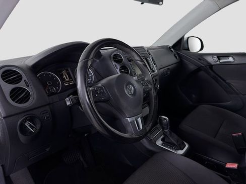 Used 2015 Volkswagen Tiguan S image 9