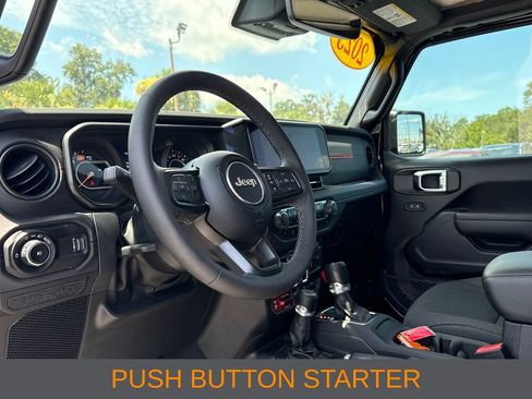 Used 2025 Jeep Wrangler Unlimited Rubicon w/ Convenience Group AWD/4WD image 5