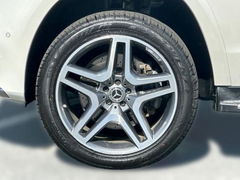 Used 2017 Mercedes-Benz GLS 550 4MATIC image 11