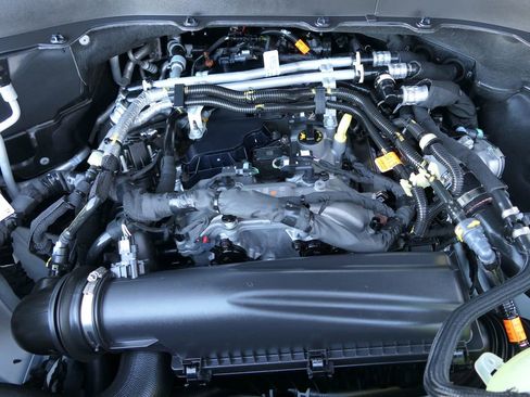 Used 2025 Ford Explorer Active w/ Active Comfort Package image 30